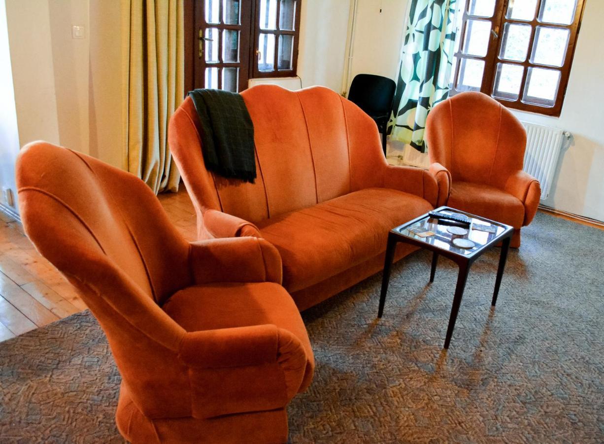 Grandpa'S Hidden Crib, 6 Bedroom, Pet Friendly Sinaia Bagian luar foto