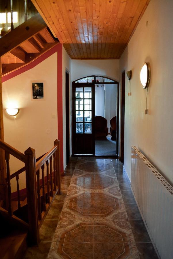 Grandpa'S Hidden Crib, 6 Bedroom, Pet Friendly Sinaia Bagian luar foto