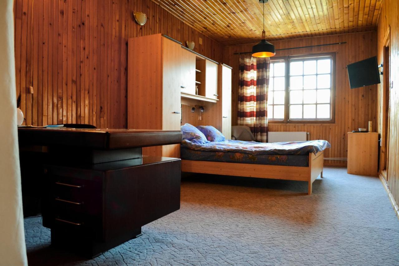 Grandpa'S Hidden Crib, 6 Bedroom, Pet Friendly Sinaia Bagian luar foto