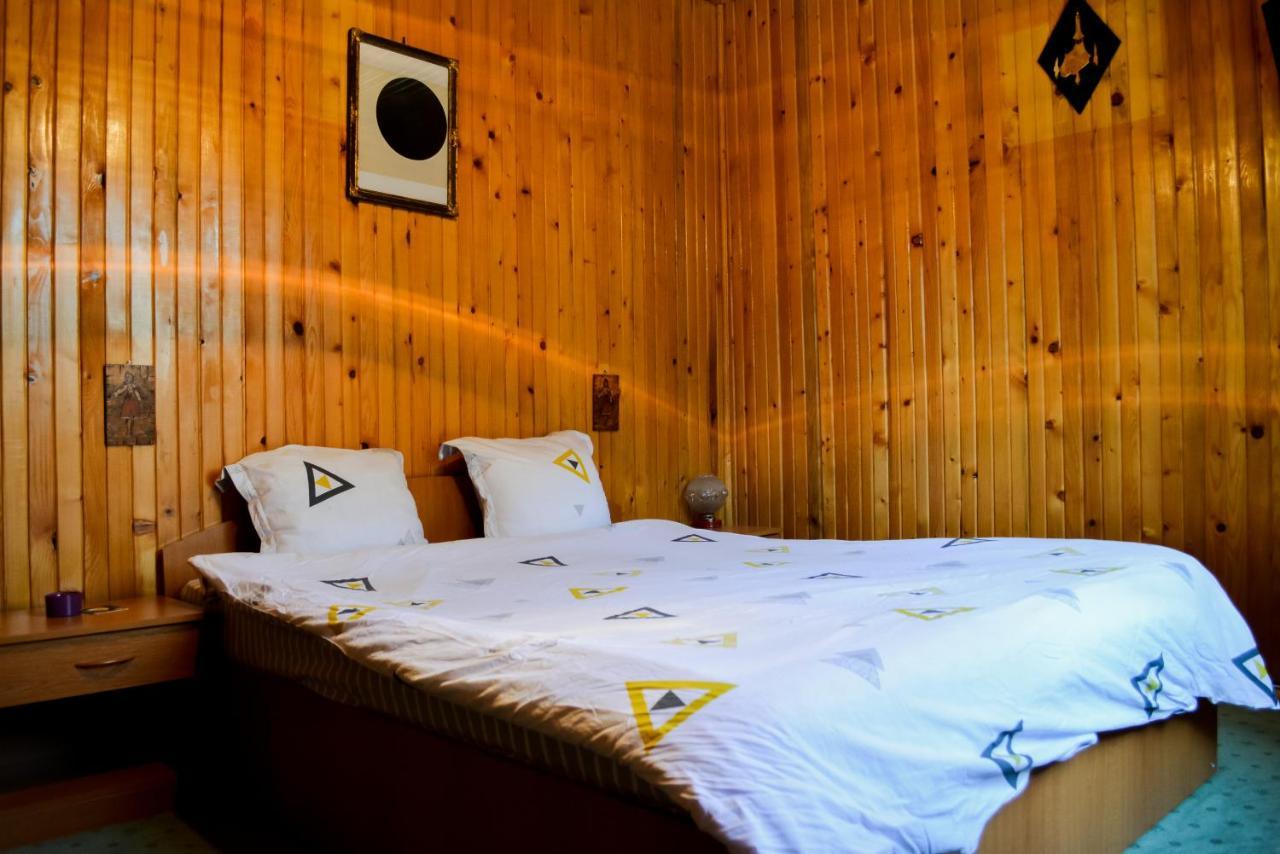 Grandpa'S Hidden Crib, 6 Bedroom, Pet Friendly Sinaia Bagian luar foto
