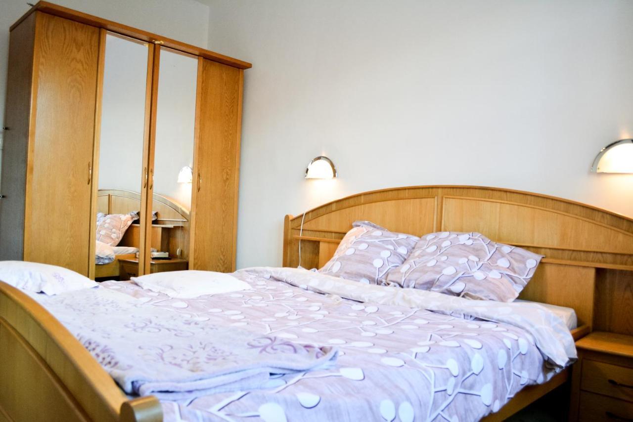 Grandpa'S Hidden Crib, 6 Bedroom, Pet Friendly Sinaia Bagian luar foto